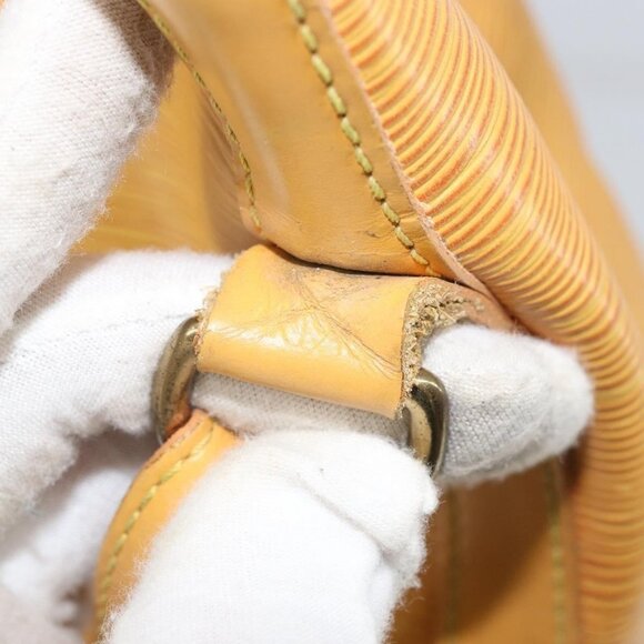 Authentic LOUIS VUITTON Epi Petit Noe Shoulder Bag Yellow M44109 LV - Picture 4 of 16